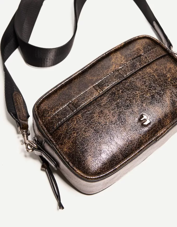 Distressed crossbody-väska Distressed crossbody-väska