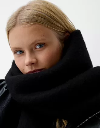 Enfärgad halsduk Enfärgad halsduk