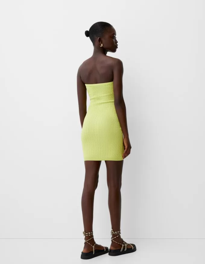 Flätad off-shoulder miniklänning