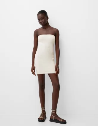Flätad off-shoulder miniklänning