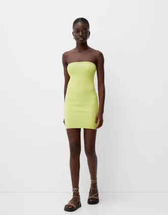 Flätad off-shoulder miniklänning