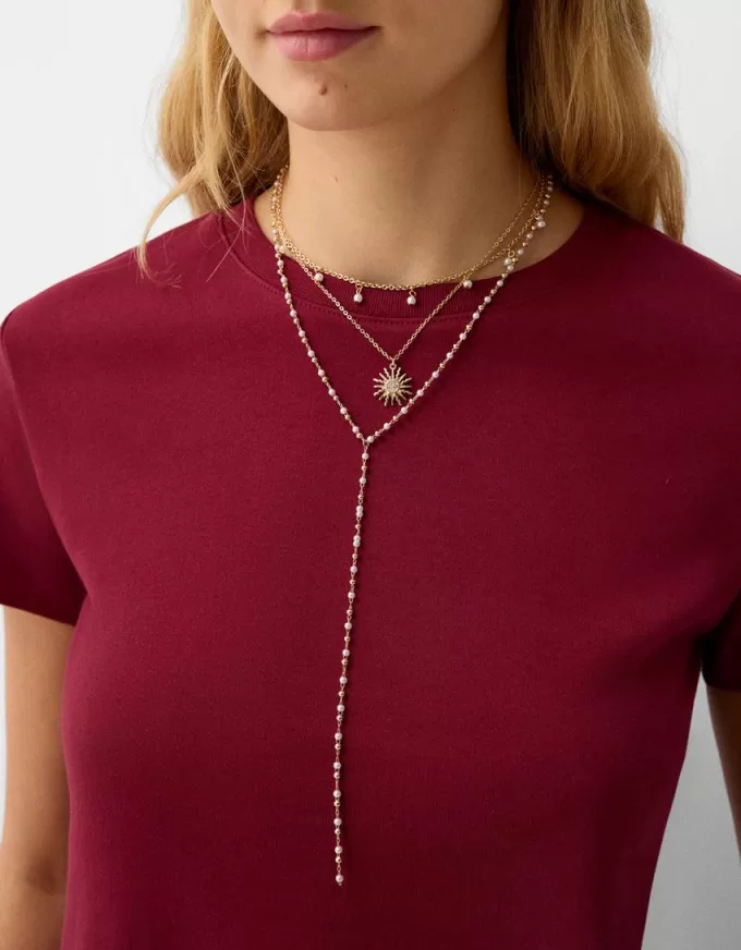 Förpackning med 3 hängande halsband Förpackning med 3 hängande halsband