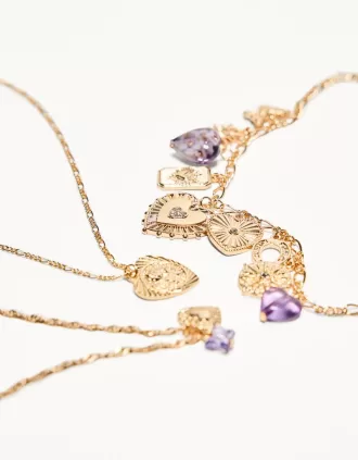 Förpackning med 3 hängande halsband