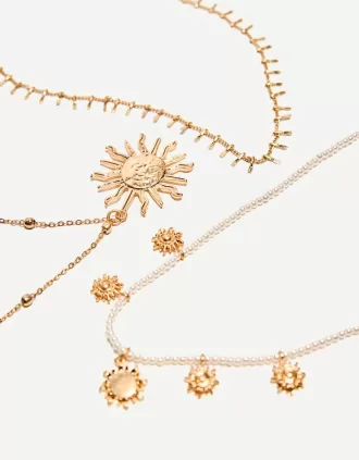 Förpackning med 3 hängande halsband