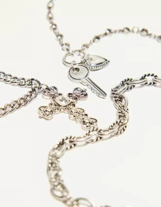 Förpackning med 3 hängande halsband