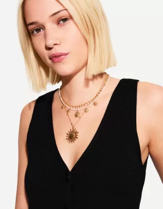 Förpackning med 3 hängande halsband