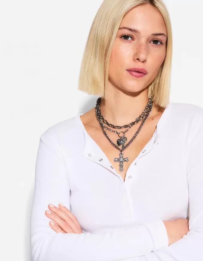 Förpackning med 3 hängande halsband Förpackning med 3 hängande halsband