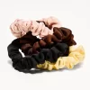 Förpackning med 4 scrunchies Förpackning med 4 scrunchies