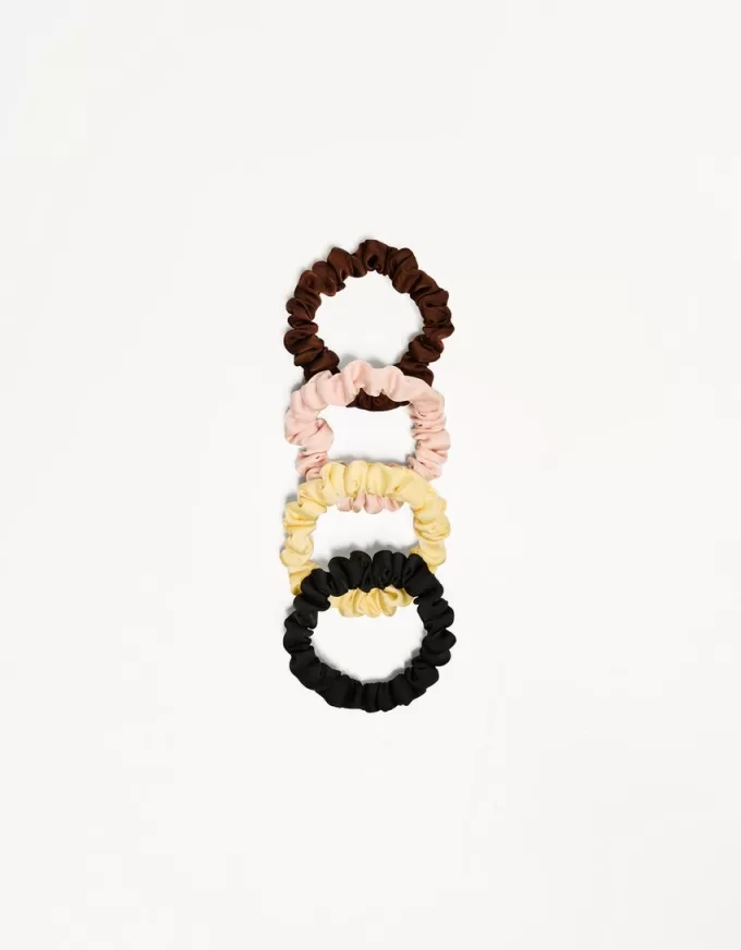 Förpackning med 4 scrunchies Förpackning med 4 scrunchies