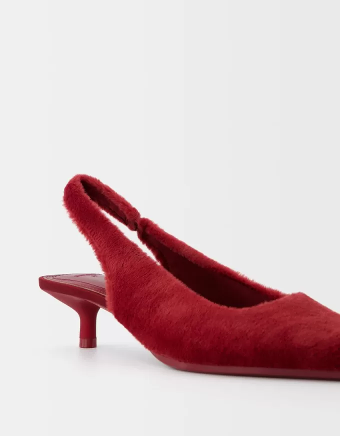 Fuskpäls-klack-klackskor med slingback Fuskpäls-klack-klackskor med slingback