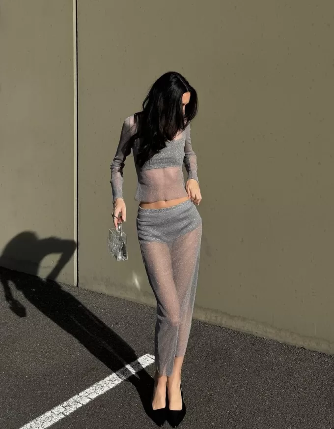 Glittrande midikjol i mesh Glittrande midikjol i mesh