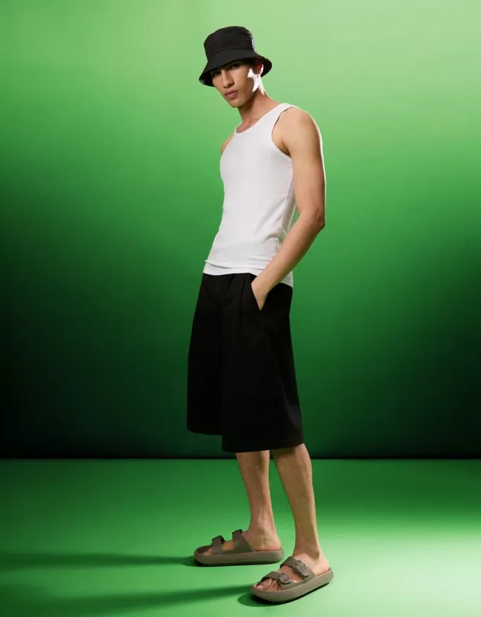 Gummerade sandaler för män med spännen Gummerade sandaler för män med spännen