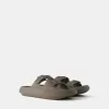 Gummerade sandaler för män med spännen Gummerade sandaler för män med spännen