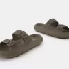 Gummerade sandaler för män med spännen Gummerade sandaler för män med spännen
