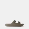 Gummerade sandaler för män med spännen Gummerade sandaler för män med spännen