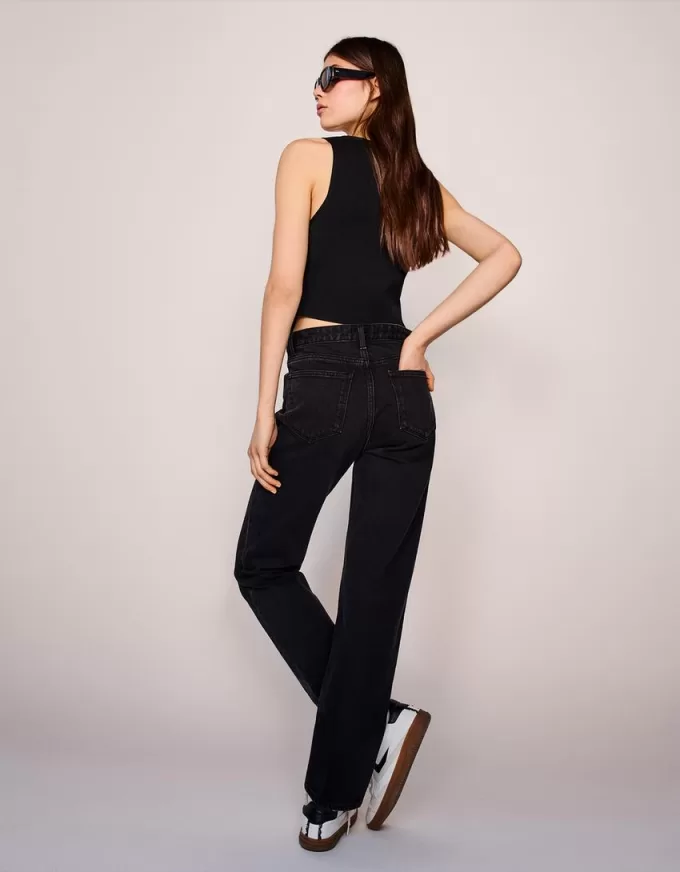 Höga mom-jeans med avslappnad passform Höga mom-jeans med avslappnad passform