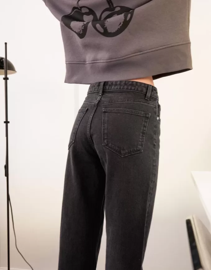 Höga mom-jeans med avslappnad passform Höga mom-jeans med avslappnad passform