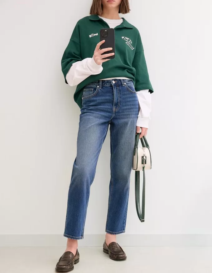 Höga mom-jeans med avslappnad passform