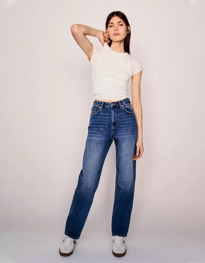 Höga mom-jeans med avslappnad passform Höga mom-jeans med avslappnad passform