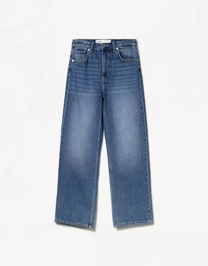 Höga mom-jeans med avslappnad passform