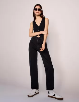 Höga mom-jeans med avslappnad passform
