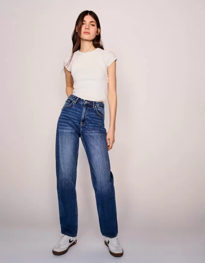 Höga mom-jeans med avslappnad passform Höga mom-jeans med avslappnad passform