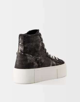 Höga sneakers i jeans