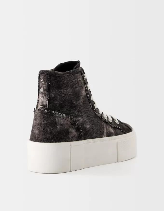 Höga sneakers i jeans Höga sneakers i jeans
