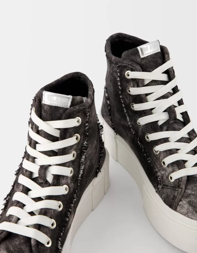 Höga sneakers i jeans Höga sneakers i jeans