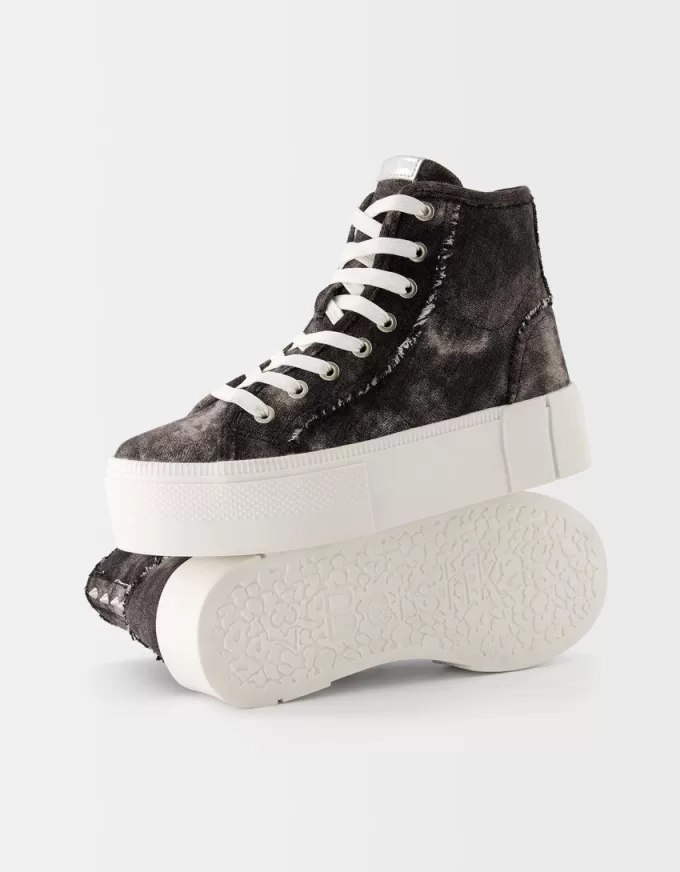 Höga sneakers i jeans Höga sneakers i jeans