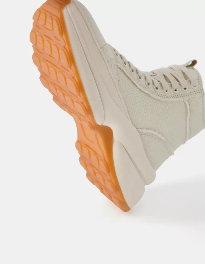 Höga sneakers med tjock sula Höga sneakers med tjock sula