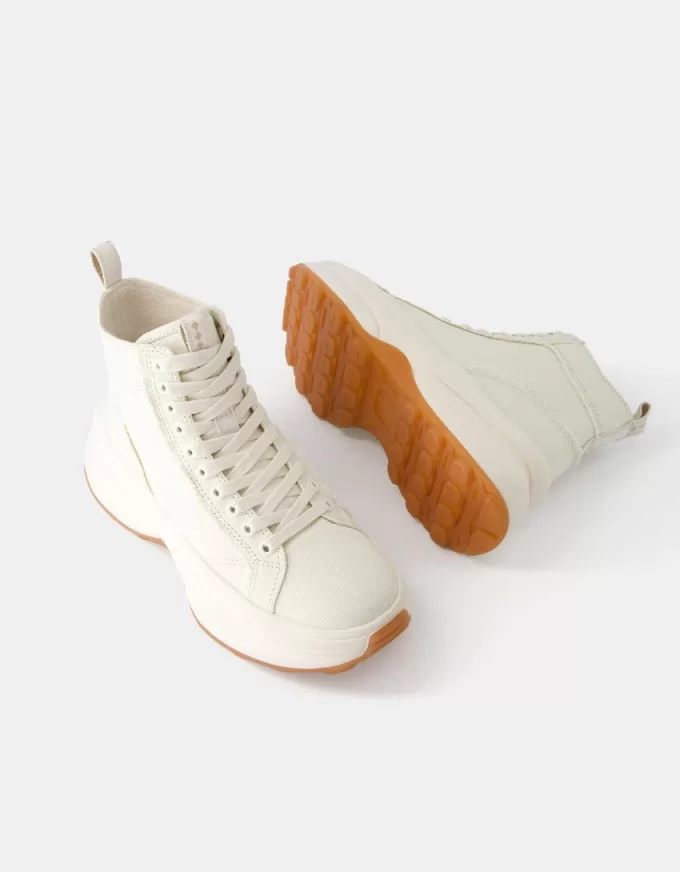 Höga sneakers med tjock sula Höga sneakers med tjock sula
