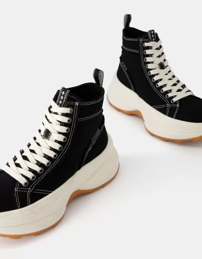 Höga sneakers med tjock sula Höga sneakers med tjock sula