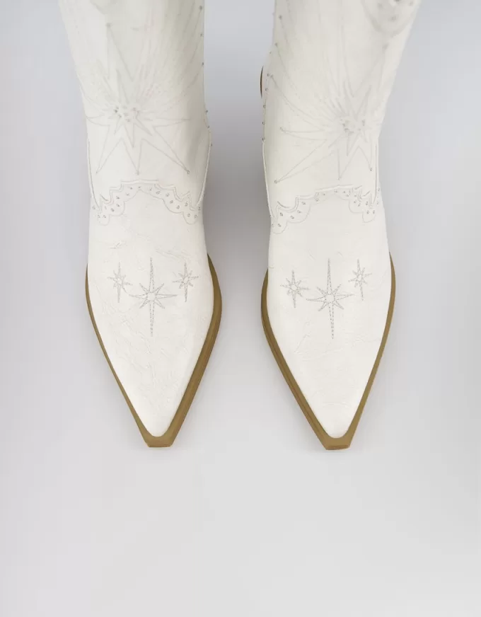 Högklackade cowboystövlar med dubbdetaljer