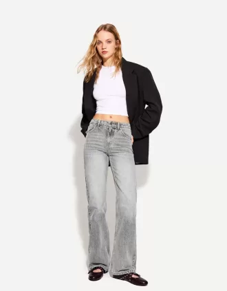 Jeans med rak passform vid ben