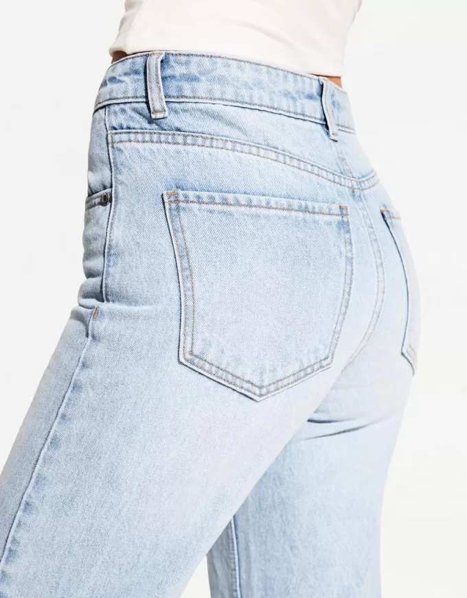 Jeans med rak passform vid ben Jeans med rak passform vid ben