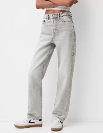 Jeans med rak passform vid ben