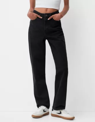 Jeans med rak passform vid ben