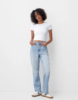 Jeans med rak passform vid ben
