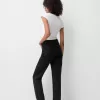 Jeans med rak passform vid ben Jeans med rak passform vid ben