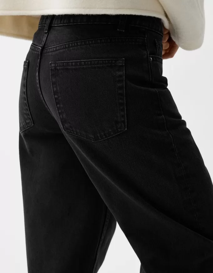 Jeans med rak passform vid ben Jeans med rak passform vid ben