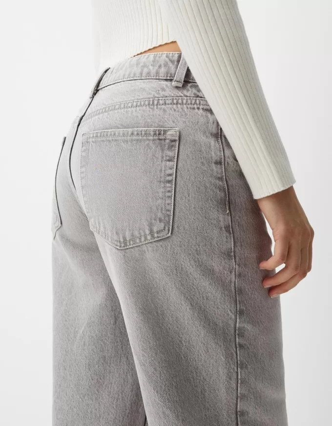 Jeans med rak passform vid ben Jeans med rak passform vid ben