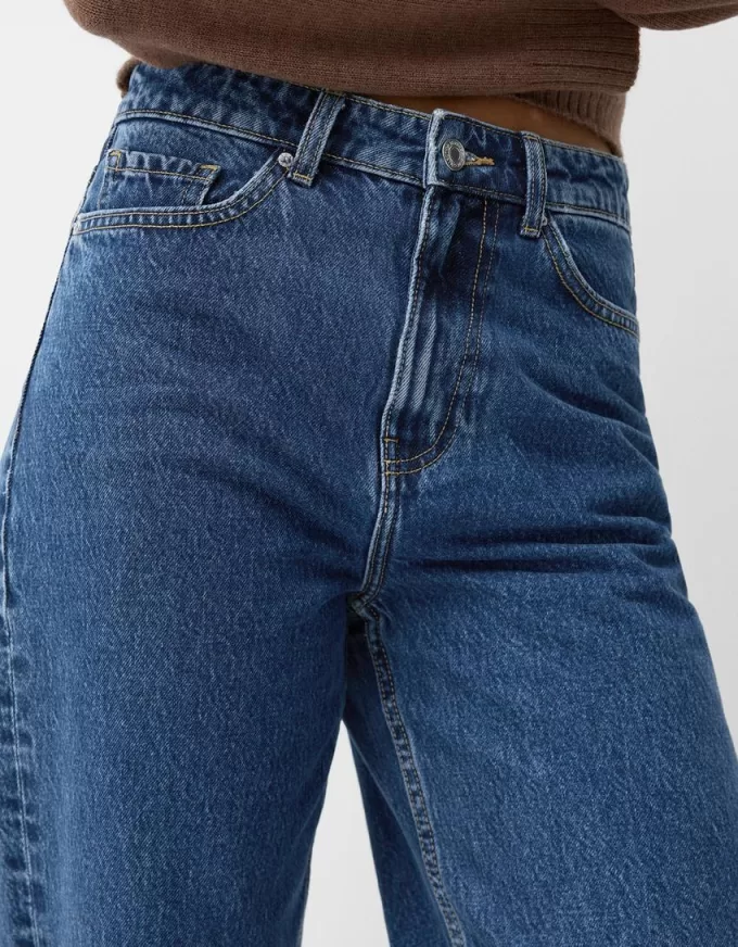 Jeans med rak passform vid ben Jeans med rak passform vid ben