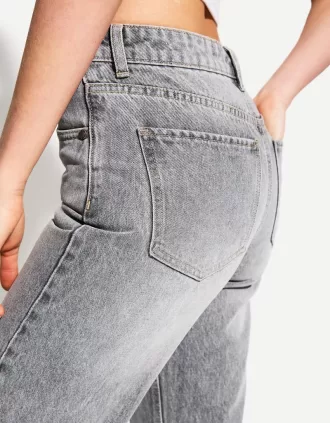 Jeans med rak passform vid ben