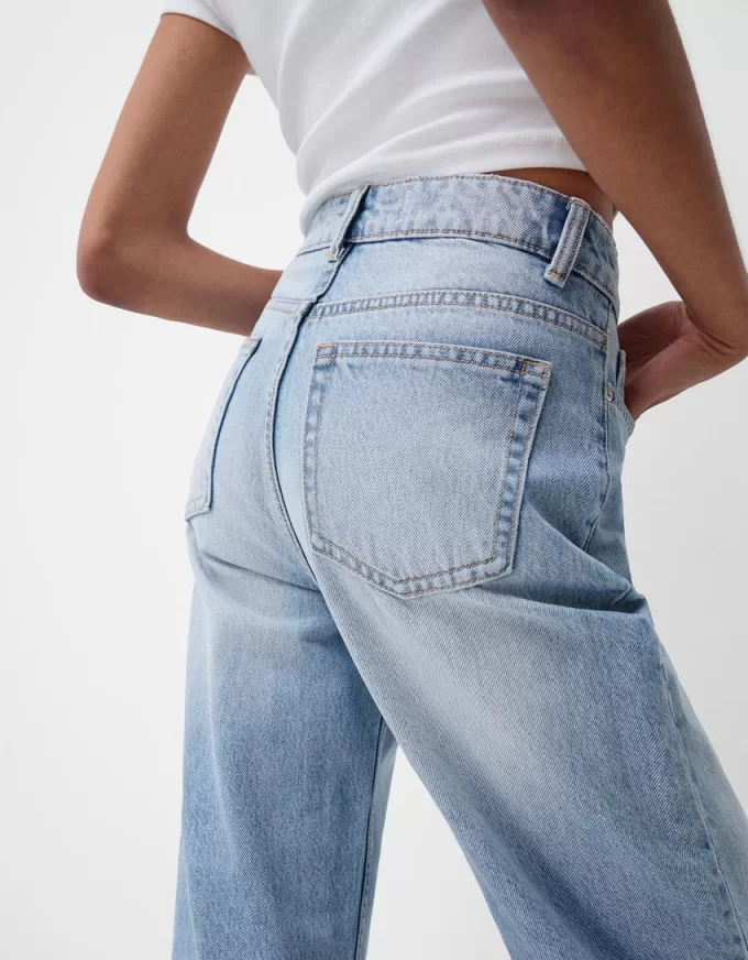 Jeans med rak passform vid ben Jeans med rak passform vid ben
