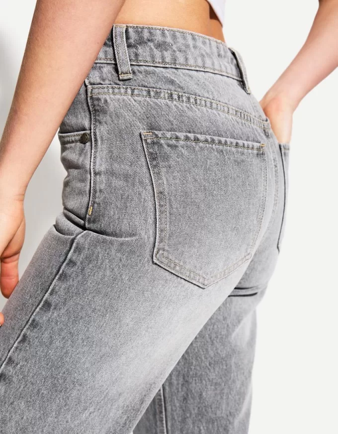 Jeans med rak passform vid ben Jeans med rak passform vid ben