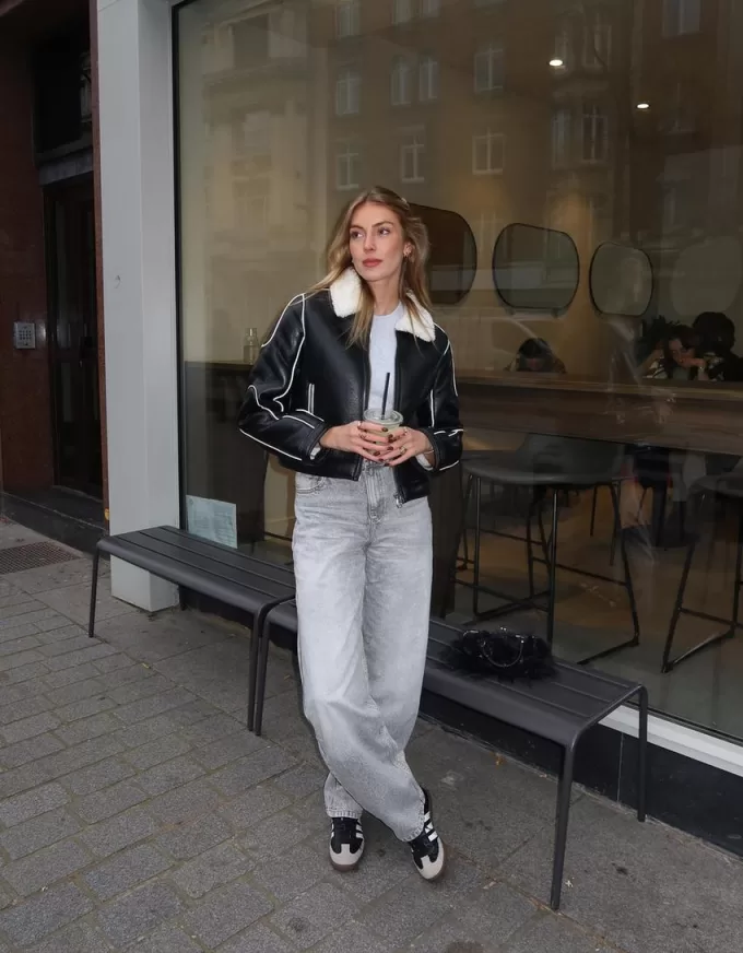 Jeans med rak passform vid ben Jeans med rak passform vid ben