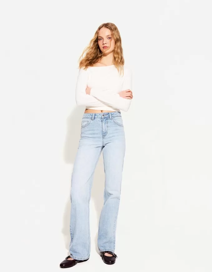 Jeans med rak passform vid ben Jeans med rak passform vid ben