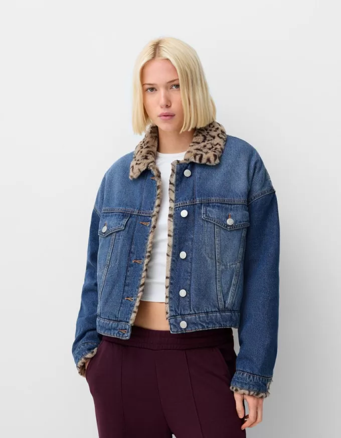 Jeansjacka med djurtryck i fuskpälskrage Jeansjacka med djurtryck i fuskpälskrage