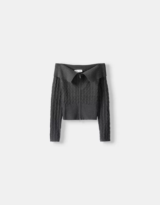 Kabelstickad Bardot cardigan med dragkedja Kabelstickad Bardot cardigan med dragkedja